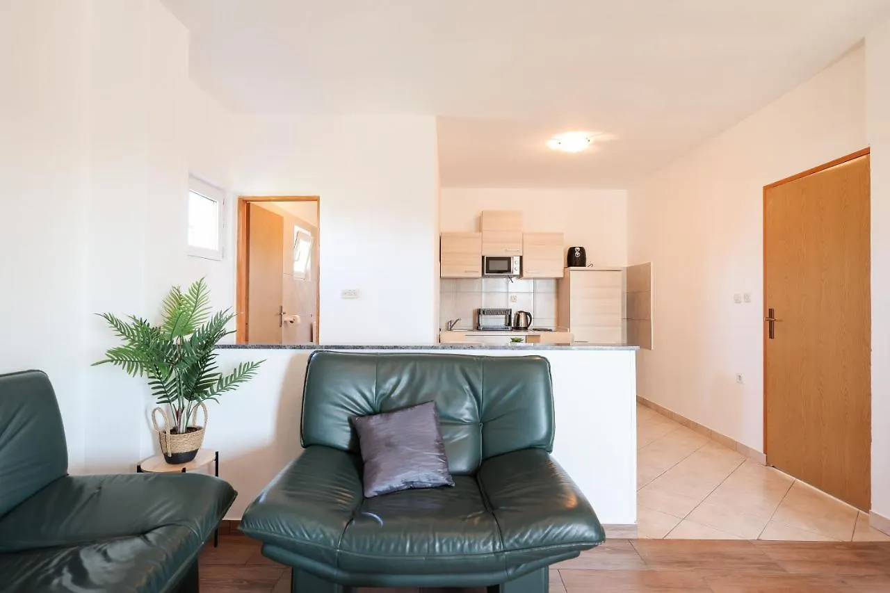 Apartments Miky Vrsi