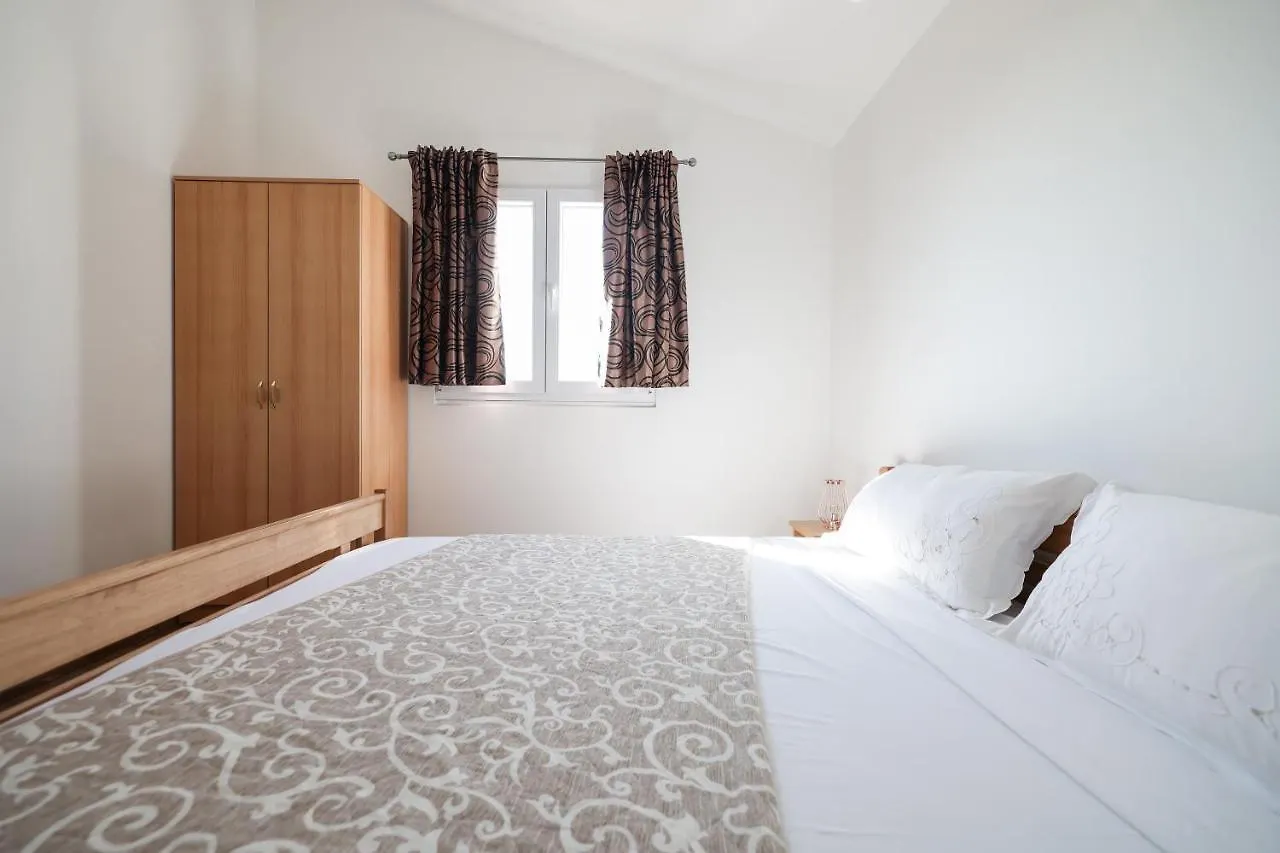 Apartments Miky Vrsi Kroatien