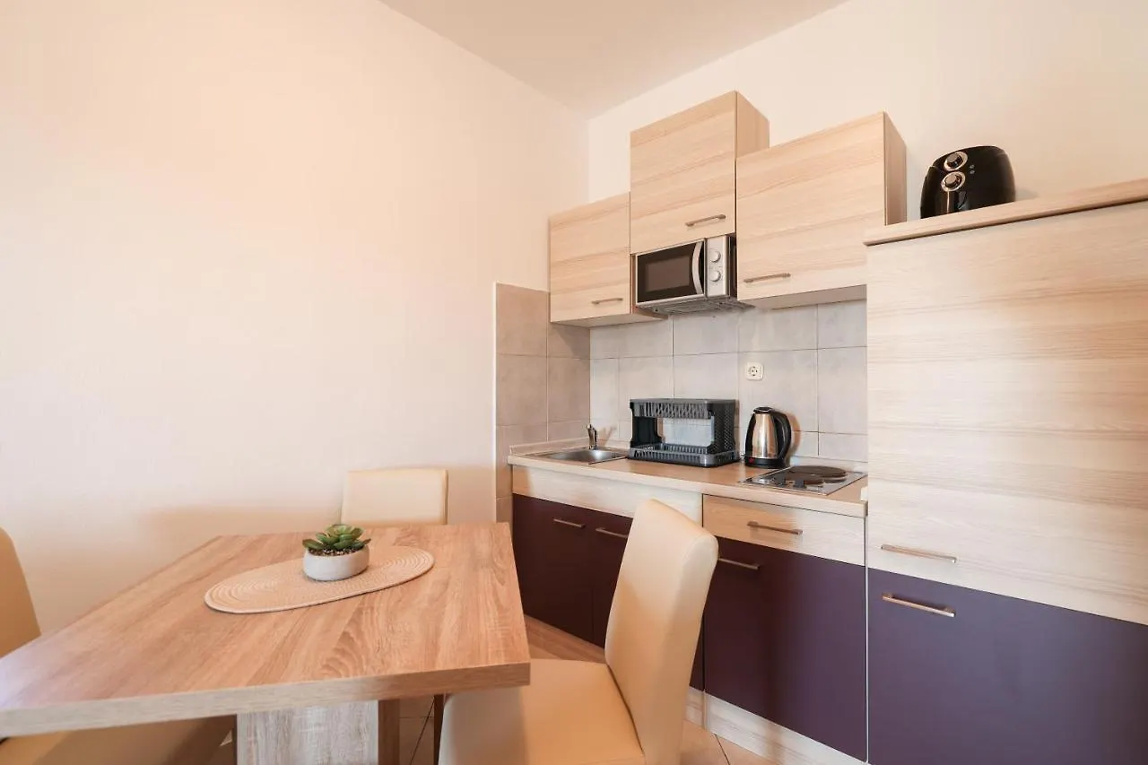 Apartments Miky Vrsi
