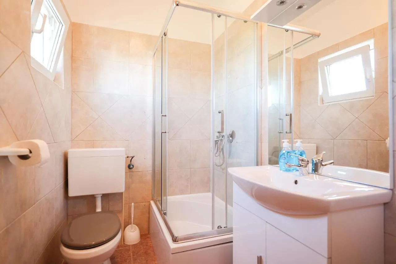 Apartments Miky Vrsi
