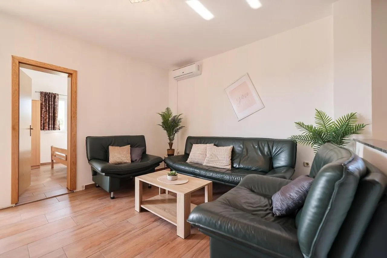 Apartments Miky Vrsi 0*,