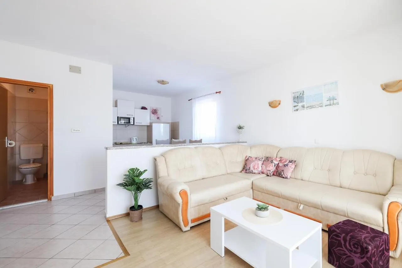 Apartments Miky Vrsi