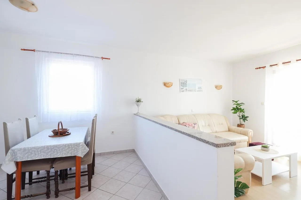 Apartments Miky Vrsi 0*,