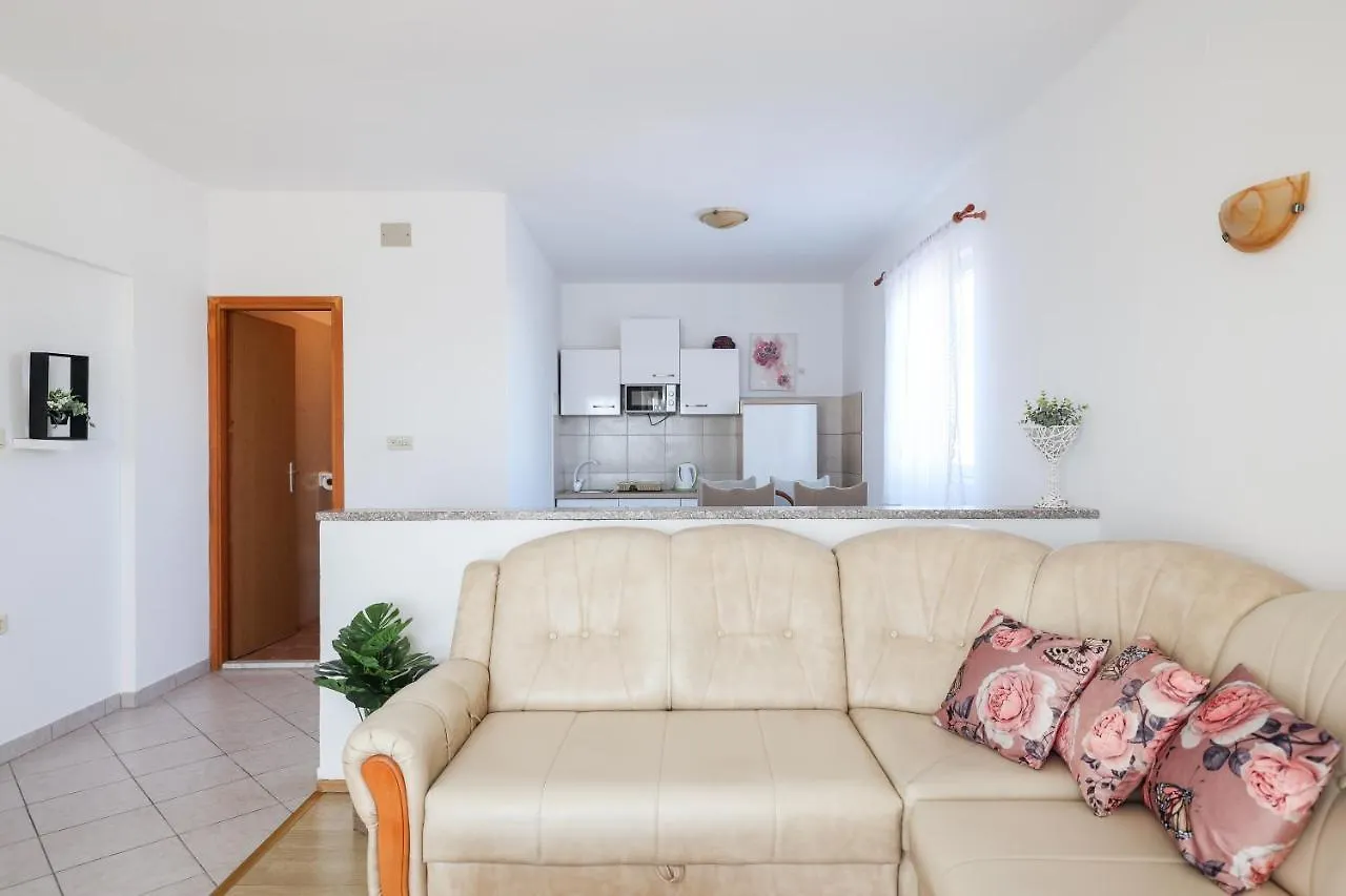 Apartments Miky Vrsi