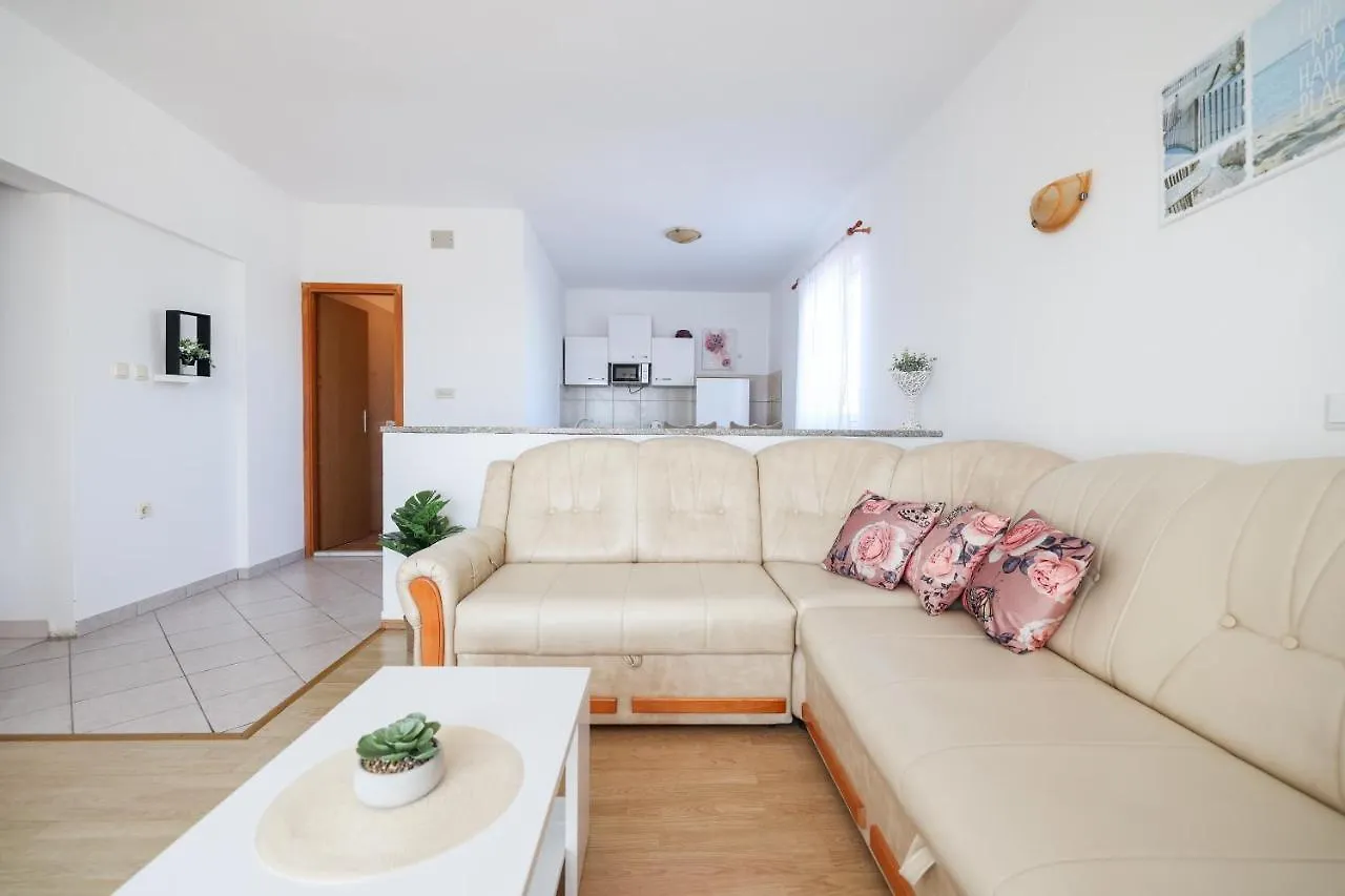 Apartments Miky Vrsi