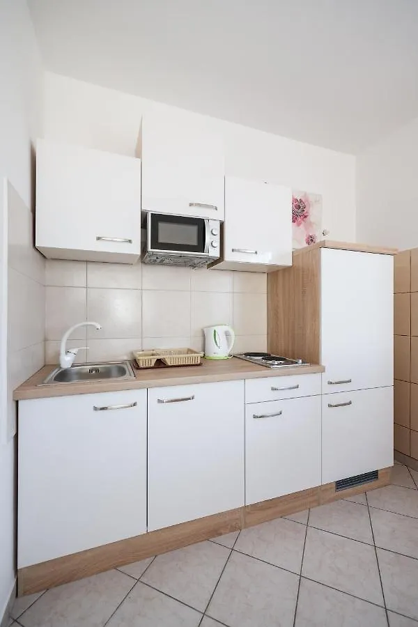 Apartments Miky Vrsi
