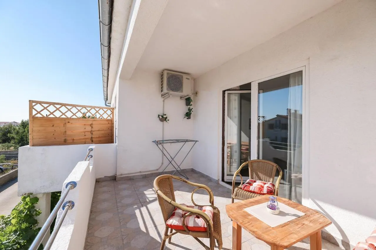 Apartments Miky Vrsi