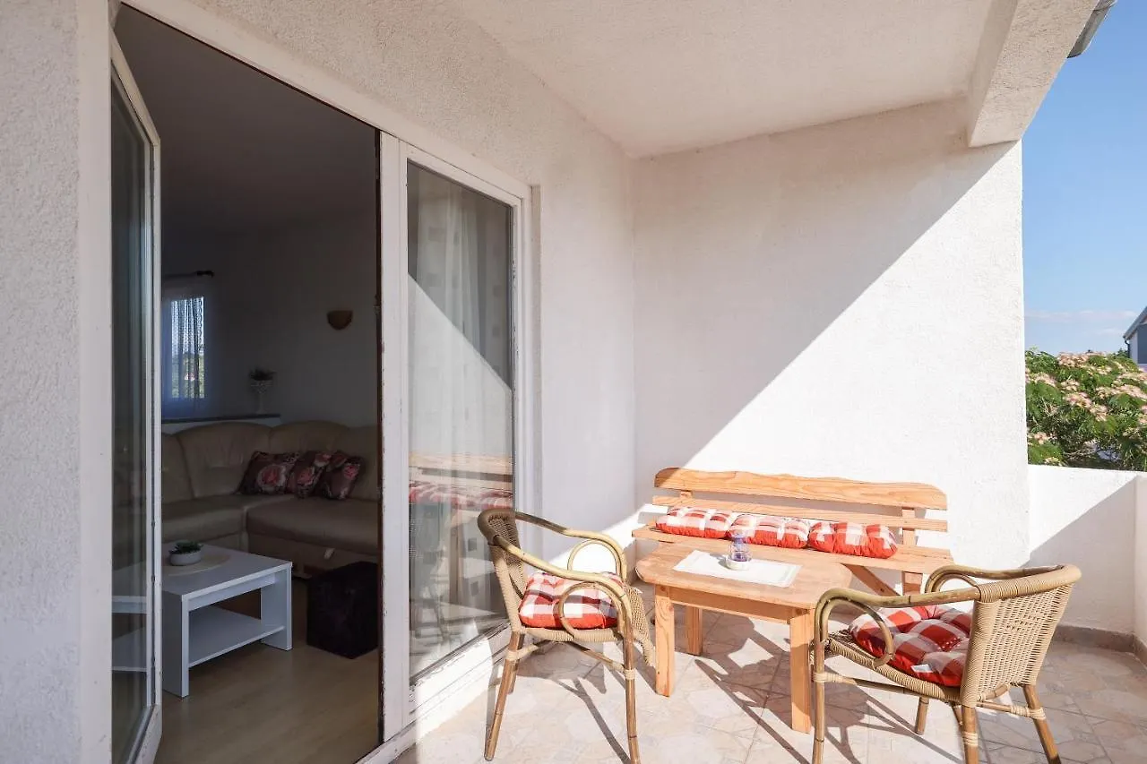 Apartments Miky Vrsi