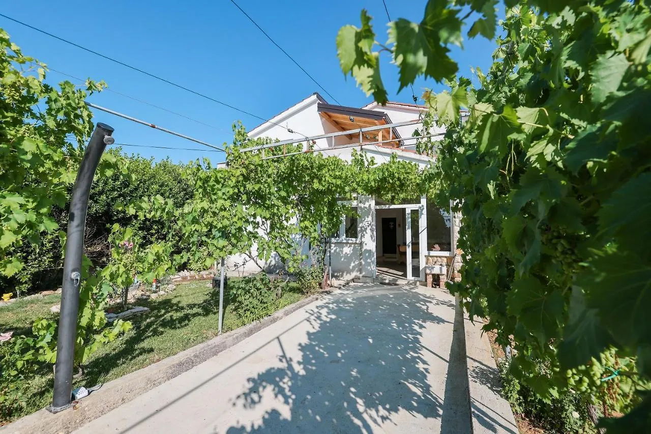 Apartments Miky Vrsi